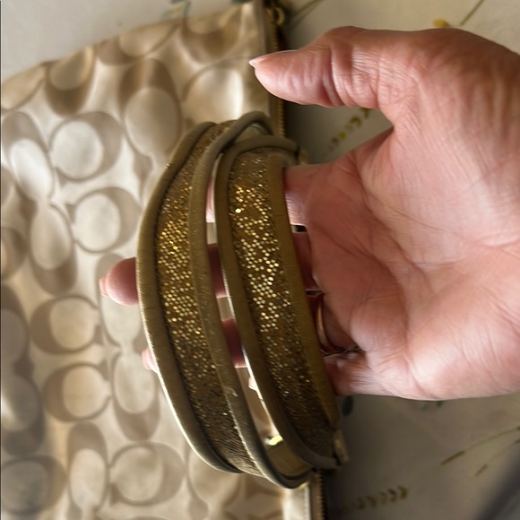 Coach Tan and Gold Shoulder Bag with Elegant Design - Picture 4 of 7